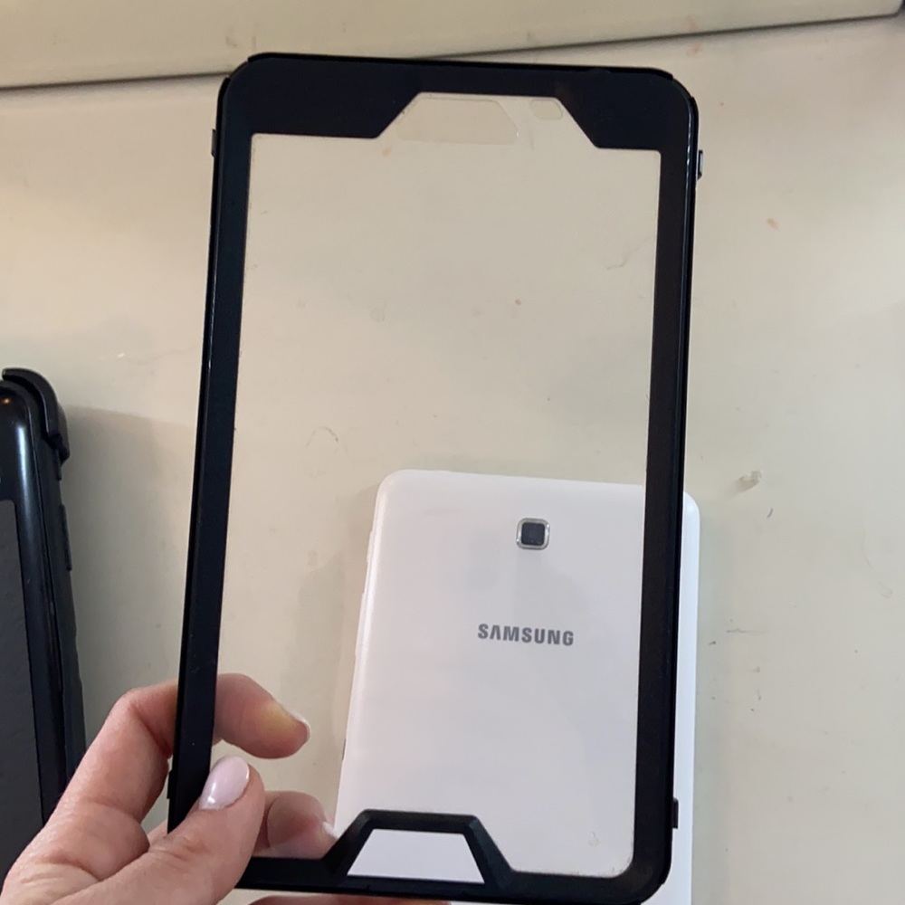 Samsung Tablet - Picture 4 of 5